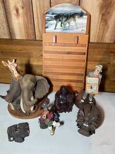 lot 253 image: Vintage Figurines & Calendar