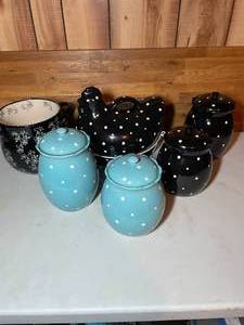 lot 275 image: Temptations Crocks & Canisters