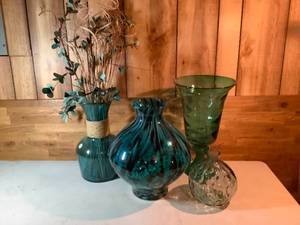 lot 280 image: Home Dcor Vases