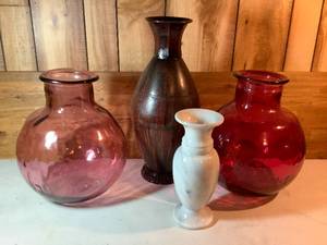 lot 282 image: Vases