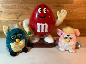 lot 284 image: Vintage Toys