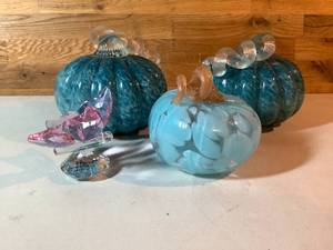 lot 285 image: Glass Dcor
