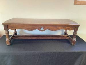 lot 476 image: Coffee Table