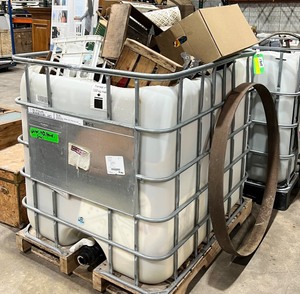 lot 1605 image: Picker Pallet Bulk Garage Items - weathervane, lamps, collectibles (benefits charity)