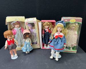 lot 1402 image: Seven Assorted Collectable Dolls Lot