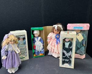 lot 1404 image: Six Assorted Collectable Dolls Lot