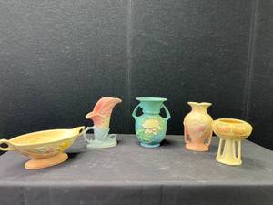 lot 1407 image: Vintage Roseville Pottery Five Piece Lot