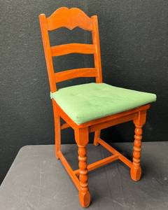 lot 1440 image: Vintage Chair With Cushion