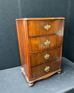 lot 1441 image: Antique Top Opening Dresser
