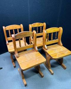 lot 1450 image: 4 Solid Wood Chair
