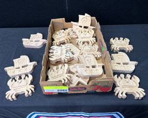 lot 1471 image: Paintable Crafting Wood Items