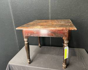 lot 1438B image: End Table