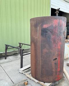 lot 1600 image: Fuel Tank and Stand