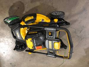 DEWALT 20V MAX 21.5 in. Battery Powered Walk Behind Push Lawn Mower with (2) 10Ah Batteries & Charger Customer Returns See Pictures
