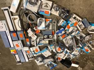 Lot of Assorted Bathroom Items Various Models and Conditions  Customer Returns See Pictures