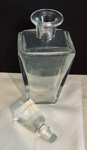 lot 135 image: Classy Decanter