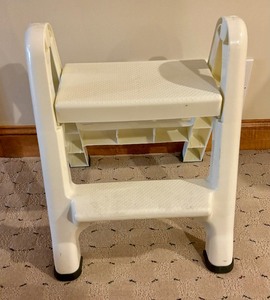lot 138 image: Plastic Step Stool