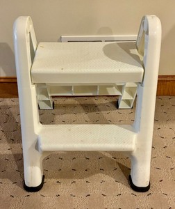 lot 155A image: Helpful Step Stool