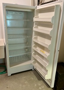 lot 141 image: GE Electric Upright Freezer