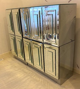 lot 27A image: Vintage Mirrored Dresser Cabinet
