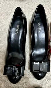 lot 212 image: Eight Pairs of Enticing Shoes, Womens Size 9