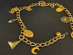 lot 182 image: Vintage Gold Tone Metal Belt
