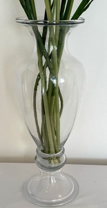 lot 162 image: Beautiful Faux Floral Arrangement