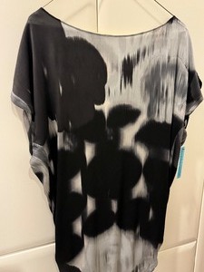lot 86 image: New Alice and Olivia by Stacey Bender Shirt