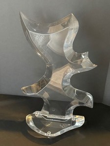lot 27B image: Vintage Van Teal Carved Lucite Bird Sculpture