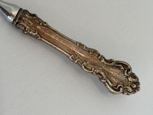 lot 255 image: Vintage Sterling Reed and Barton Pie Server