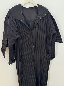 lot 249 image: Fancy, Textured Ladies Coat, Prym Original