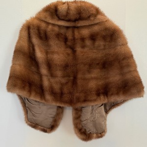 lot 238 image: Vintage Fur Stole