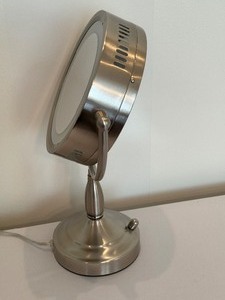 lot 228 image: 8X Magnifying Lighted Vanity Mirror