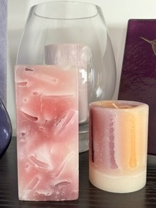 lot 64A image: Shades of Purple and Lavender Home Decor Items