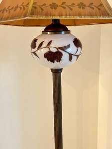 lot 45 image: Vintage Floor Lamp