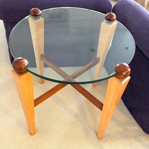 lot 22 image: Contemporary Modern Glass Top Accent Table