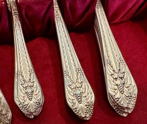 lot 65 image: Vintage Roger Bros Marquise Flatware Set