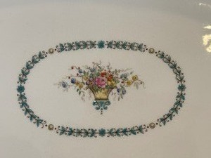 lot 67 image: Anysely Cambridge Oval Serving Platter