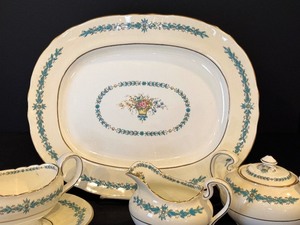 lot 69 image: Aynsley Cambridge Oval Platter, Gravy Server with Under Plate and Cream and Sugar Set