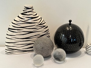 lot 71 image: Assorted Black and White Home Decor