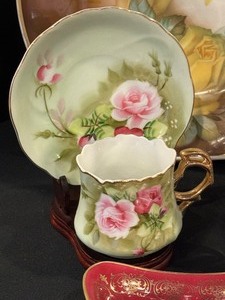 lot 73 image: Variety of Beautiful Vintage Items