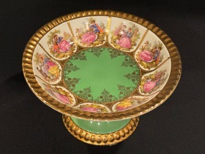 lot 78 image: Vintage Bareuther Waldsassen Germany Pedestal Dish