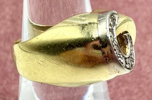 lot 302 image: 14k Yellow Gold and Diamond Chip Ring