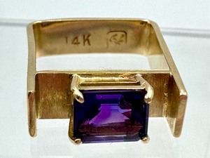 lot 80B image: 14k Gold and Amethyst Square Band Ring