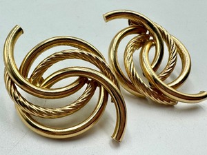 lot 15A image: Pair of 14k Gold Earrings