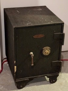lot 275 image: Antique Metal Val-U-Vault
