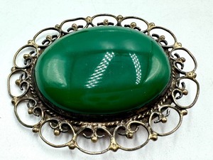 lot 188 image: Vintage Sterling and Green Agate Filagree Brooch