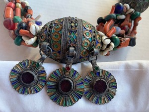 lot 32 image: LARGE Antique Moroccan Berber Necklace
