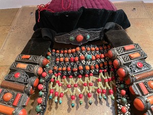 lot 7 image: Beautiful Old Traditional Mongolian Headdress w Silver, Coral & Many Gemstones