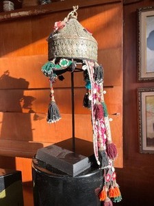 lot 9 image: Antique Central Asian Headdress wElaborate Metalwork & Tassels 